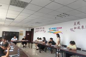 \"餐厅里的人们
AI